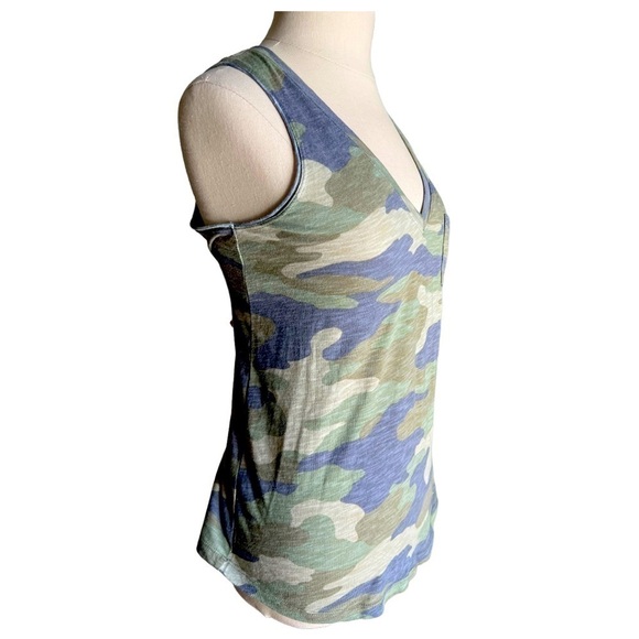 𝅺NWT SO V-Neck Olive Camo Print Pocket Tank Top Size X-Small - Picture 3 of 10